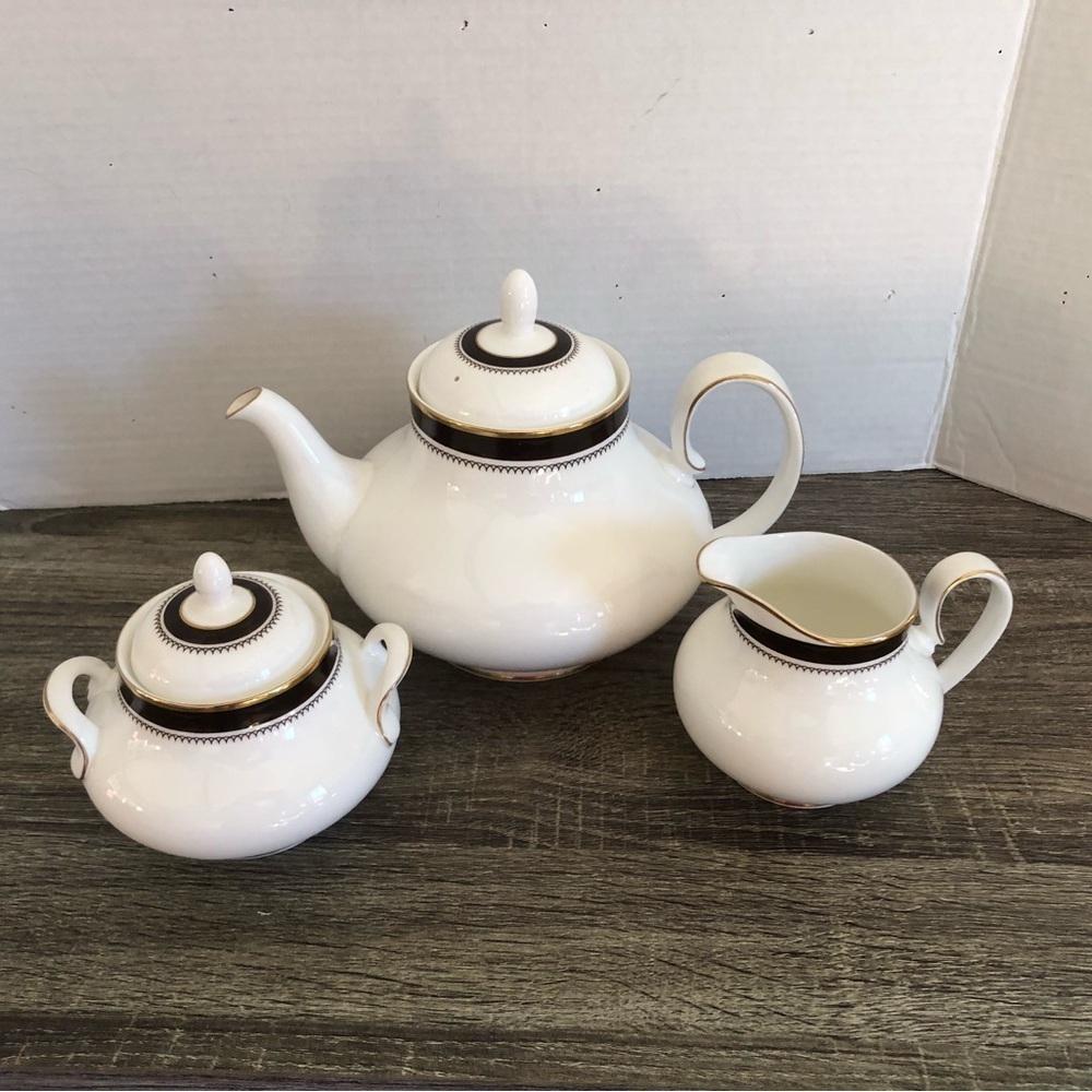 1979 Royal Doulton Harrow Tea Set